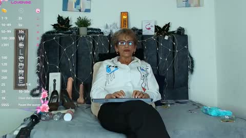 Snapshot of devora_mature65 chatting on 12.05.25 Devora online show from 12.05.25