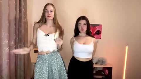 Snapshot of devpip chatting on 11.29.25 Pippi online show from 11.29.25