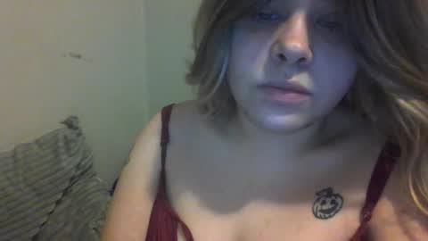 Snapshot of devykitten2018 chatting on 12.17.25 devykitten online show from 12.17.25