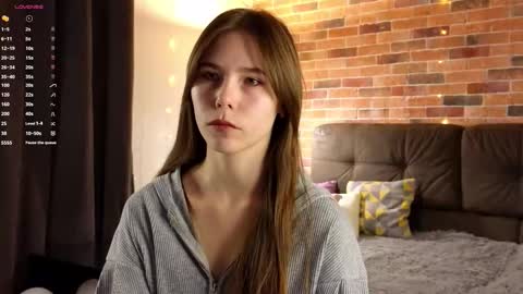 Snapshot of deyvessa chatting on 10.08.25 Kira online show from 10.08.25