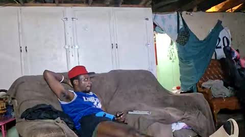 Snapshot of dhbbc454336 chatting on 09.17.25 Marcus D-von Steel as the raunchy ass sniffer thrill me with your online show from 09.17.25