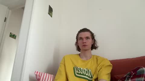 Snapshot of di_n_alex chatting on 06.12.26 Di Alex online show from 06.12.26