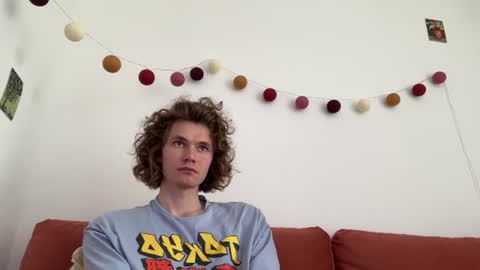 Snapshot of di_n_alex chatting on 06.20.26 Di Alex online show from 06.20.26