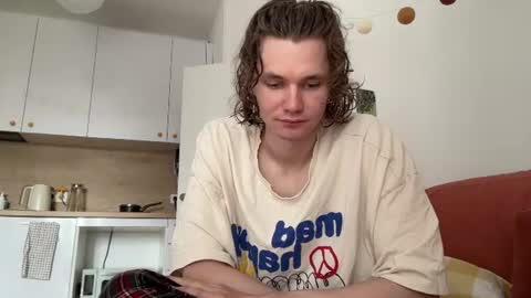 Snapshot of di_n_alex chatting on 07.05.26 Di Alex online show from 07.05.26