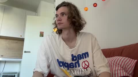 Snapshot of di_n_alex chatting on 07.16.26 Di Alex online show from 07.16.26