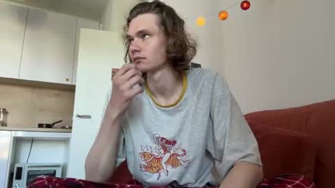 Snapshot of di_n_alex chatting on 07.17.26 Di Alex online show from 07.17.26
