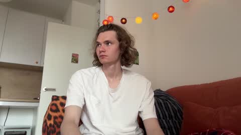 Snapshot of di_n_alex chatting on 07.19.26 Di Alex online show from 07.19.26