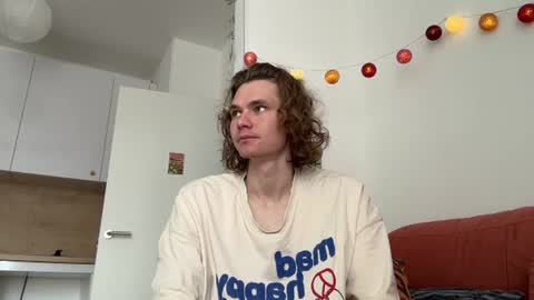 Snapshot of di_n_alex chatting on 07.23.26 Di Alex online show from 07.23.26