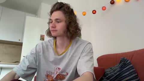 Snapshot of di_n_alex chatting on 07.24.26 Di Alex online show from 07.24.26
