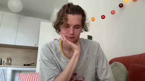 Snapshot of di_n_alex chatting on 07.31.26 Di Alex online show from 07.31.26