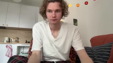 Snapshot of di_n_alex chatting on 08.01.26 Di Alex online show from 08.01.26