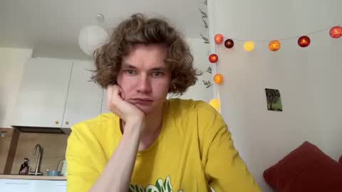 Snapshot of di_n_alex chatting on 08.05.26 Di Alex online show from 08.05.26