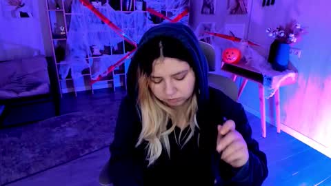 Snapshot of diaangell chatting on 11.02.25 Dia online show from 11.02.25