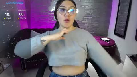 Snapshot of diamondfox_m chatting on 06.18.26 Your Diamond online show from 06.18.26