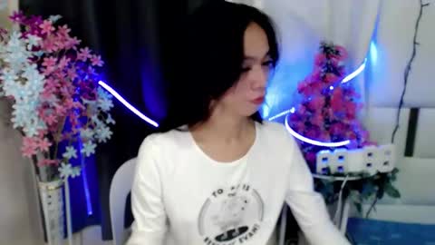 Snapshot of diamondnaked69 chatting on 11.02.25 amera online show from 11.02.25