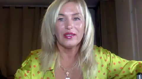 Snapshot of diana583578 chatting on 10.15.25 diana583578 online show from 10.15.25