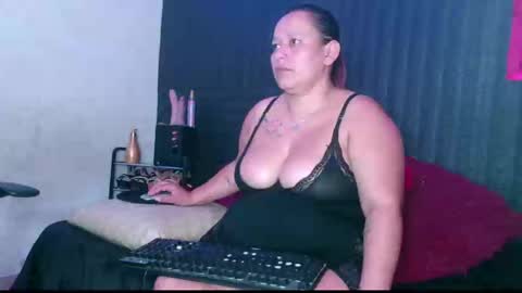 Snapshot of diana_lozano chatting on 02.24.25 Diana Lozano online show from 02.24.25