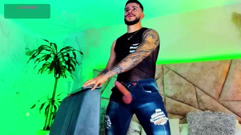 Snapshot of dickgriffith chatting on 10.29.25 Dick Griffith online show from 10.29.25