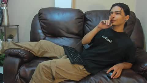 Snapshot of dickie_dicking chatting on 10.01.25 dickie_dicking online show from 10.01.25