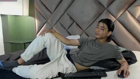 Snapshot of dickie_dicking chatting on 11.24.25 dickie_dicking online show from 11.24.25