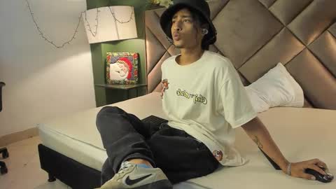 Snapshot of dickie_dicking chatting on 12.15.25 dickie_dicking online show from 12.15.25