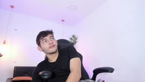 Snapshot of diegorogue_ chatting on 12.11.24 Diego rogue online show from 12.11.24