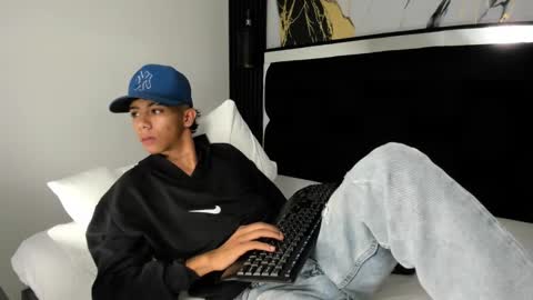 Snapshot of dikey_18 chatting on 12.12.24 dikey_18 online show from 12.12.24