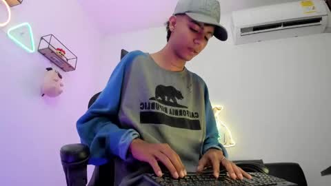 Snapshot of dikey_18 chatting on 12.13.24 dikey_18 online show from 12.13.24