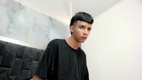 Snapshot of dikey_18 chatting on 01.18.25 dikey_18 online show from 01.18.25