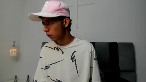 Snapshot of dikey_18 chatting on 02.04.25 dikey_18 online show from 02.04.25