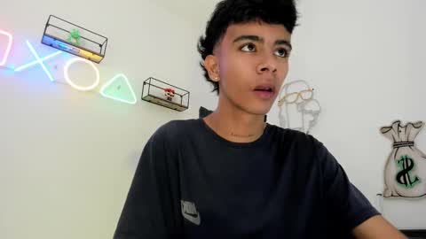 Snapshot of dikey_18 chatting on 02.10.25 dikey_18 online show from 02.10.25