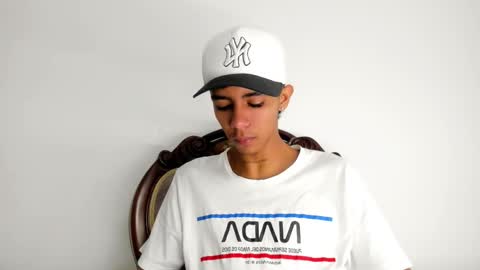 Snapshot of dikey_18 chatting on 02.18.25 dikey_18 online show from 02.18.25