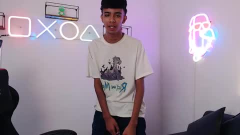 Snapshot of dikey_18 chatting on 02.24.25 dikey_18 online show from 02.24.25