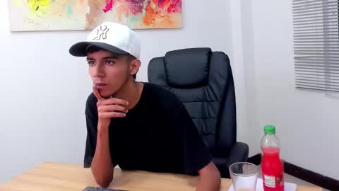 Snapshot of dikey_18 chatting on 02.28.25 dikey_18 online show from 02.28.25