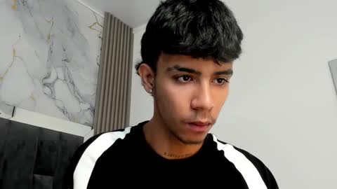 Snapshot of dikey_18 chatting on 03.08.25 dikey_18 online show from 03.08.25