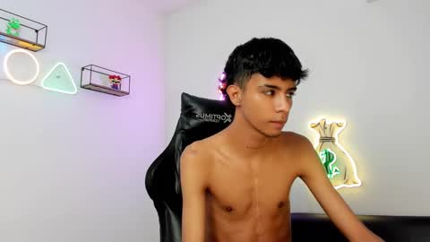 Snapshot of dikey_18 chatting on 03.11.25 dikey_18 online show from 03.11.25