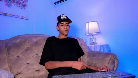 Snapshot of dikey_18 chatting on 09.29.25 dikey_18 online show from 09.29.25