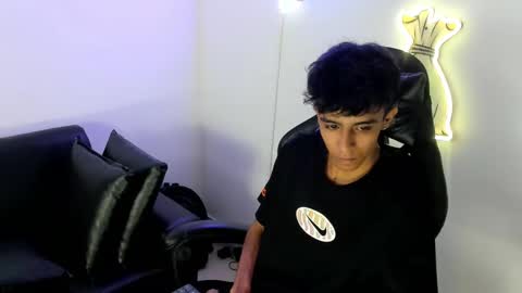 Snapshot of dikey_18 chatting on 10.02.25 dikey_18 online show from 10.02.25