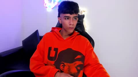 Snapshot of dikey_18 chatting on 11.05.25 dikey_18 online show from 11.05.25