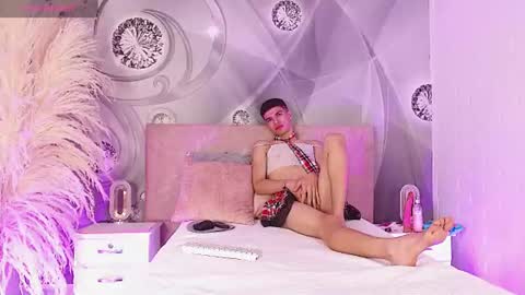 dilan_femboy_ online show from 07.15.26