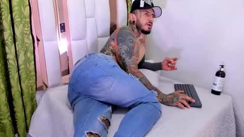 Snapshot of dilan_scootk_ chatting on 10.30.25 dilan_scootk_ online show from 10.30.25