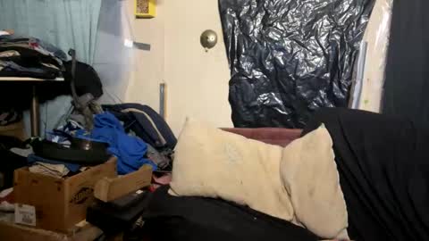 Snapshot of dilf_96 chatting on 12.15.25 Daddy online show from 12.15.25