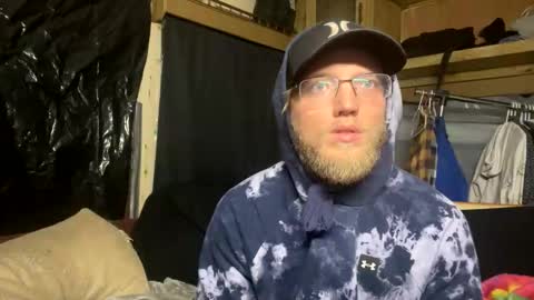 Snapshot of dilf_96 chatting on 01.09.26 Daddy online show from 01.09.26