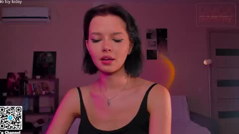 Snapshot of dindin_ chatting on 11.23.25 Jessie online show from 11.23.25