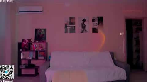 Snapshot of dindin_ chatting on 12.21.25 Jessie online show from 12.21.25