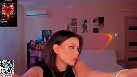 Snapshot of dindin_ chatting on 02.26.26 Jessie online show from 02.26.26