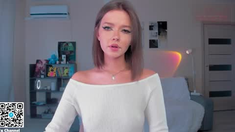 Snapshot of dindin_ chatting on 04.10.26 Jessie online show from 04.10.26