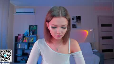 Snapshot of dindin_ chatting on 04.11.26 Jessie online show from 04.11.26