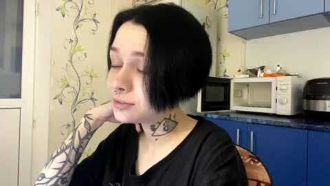 Snapshot of dinorahdamoro chatting on 10.21.25 Cate online show from 10.21.25