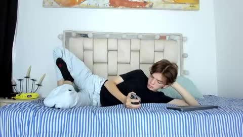 Snapshot of dioniso_69 chatting on 12.20.25 apollo online show from 12.20.25